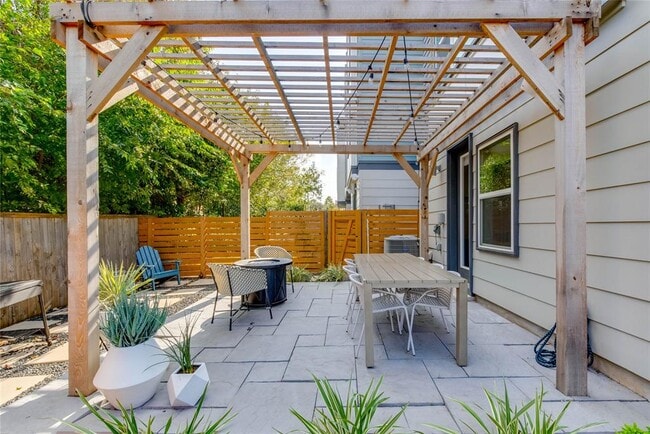 Building Photo - 1405 Hyde St