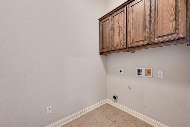 Building Photo - 1809 Hidden Springs Path