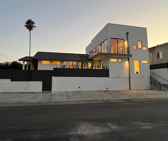 Building Photo - 2853 Denby Ave