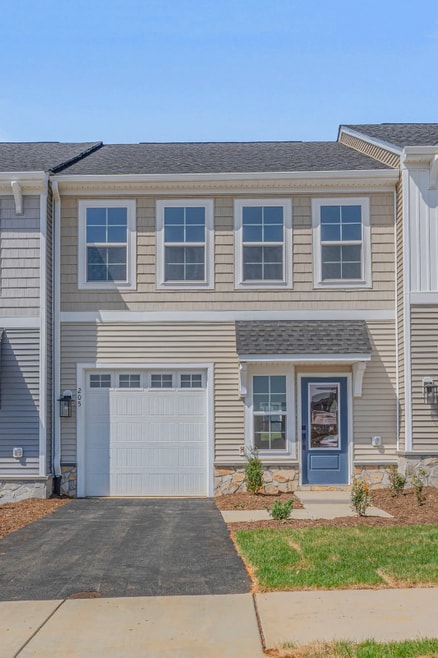 Building Photo - 205 Sunbird Ln