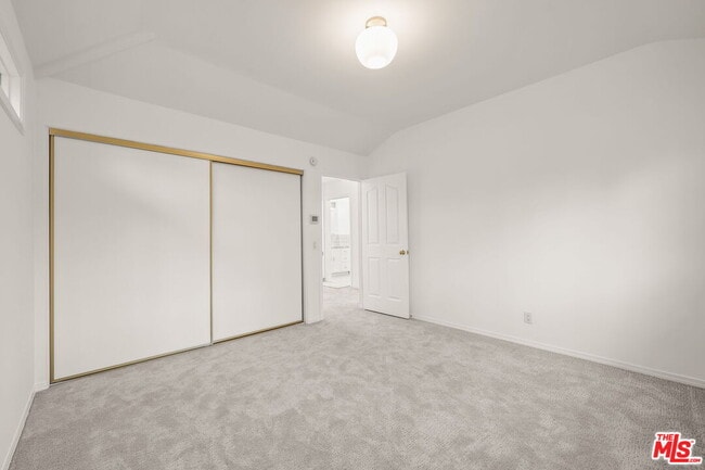 Building Photo - 10384 Northvale Rd