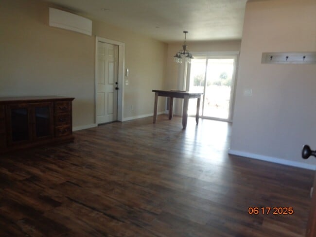 Building Photo - Immaculate Custom 1 Story on Shared 2.5 acres