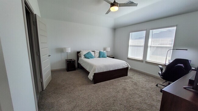 Building Photo - 4011 Itzle Is Ct