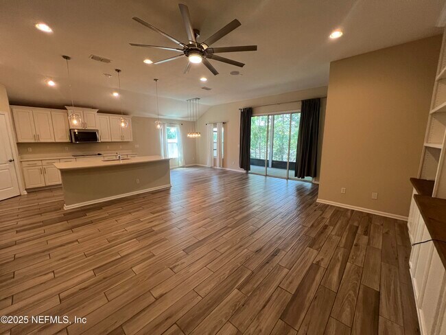 Building Photo - 2618 Salt Lake Dr