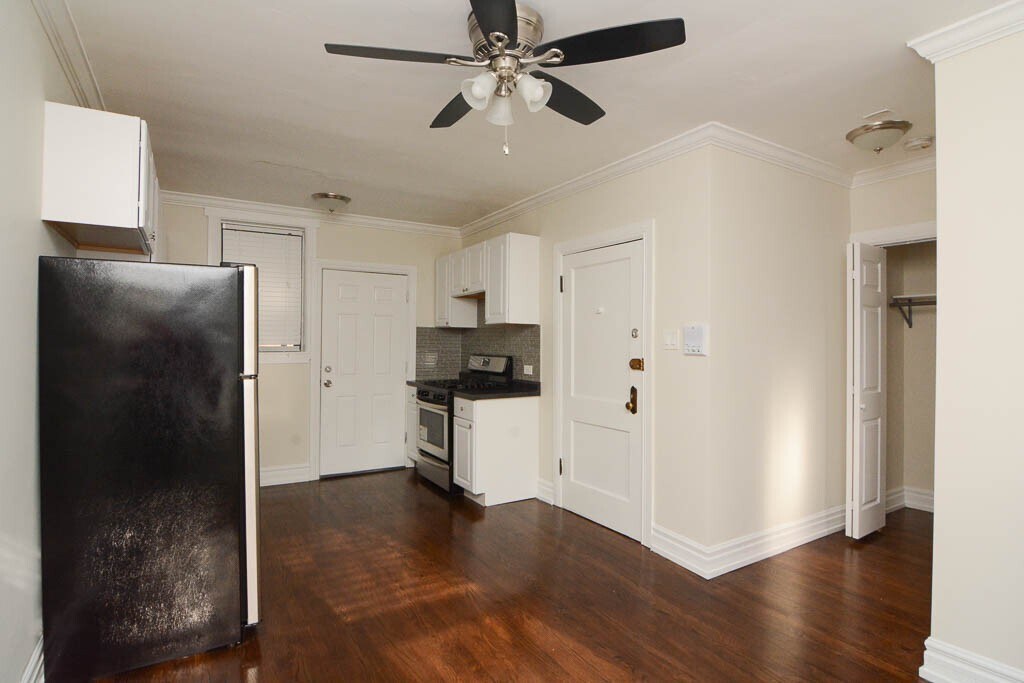 Building Photo - 1112 W Lill Ave