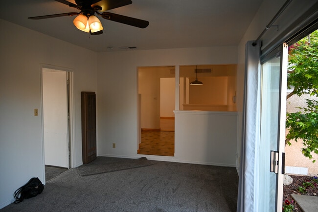 Building Photo - 881 W Rialto Ave