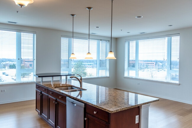 Building Photo - 850 Village Center Dr