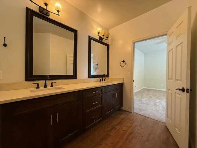 Building Photo - 921 Rainbow Mine Rd