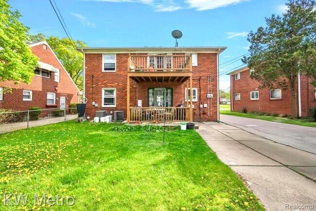 Building Photo - 2182 Vernier Rd