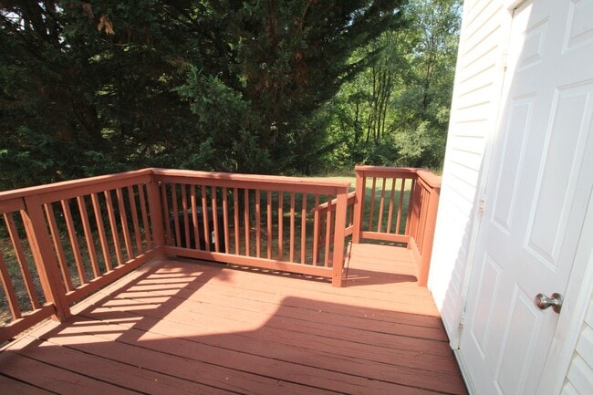 Building Photo - 520 Pheasant Run Cir