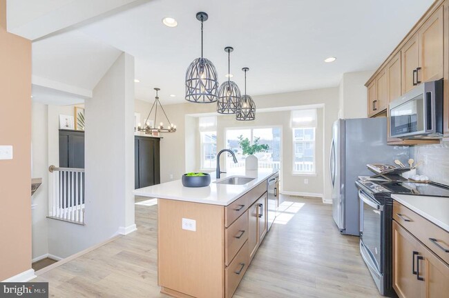 Building Photo - 201 Hillsdale Pl