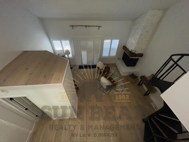 Building Photo - Beautiful 2 Bedroom in Incline!