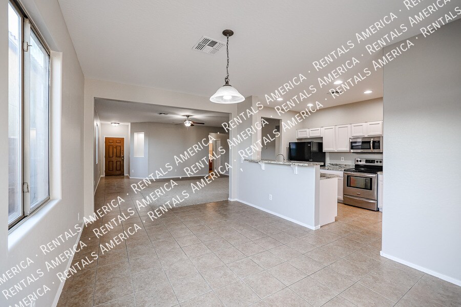Building Photo - 7012 W Alta Vista Rd