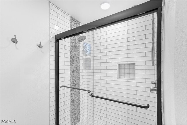 Building Photo - 10697 Holly Rd