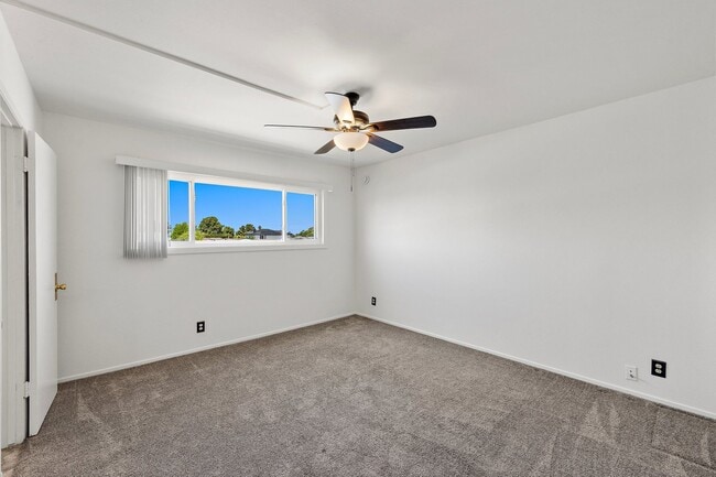 Building Photo - Spacious Home on Corner Lot!
