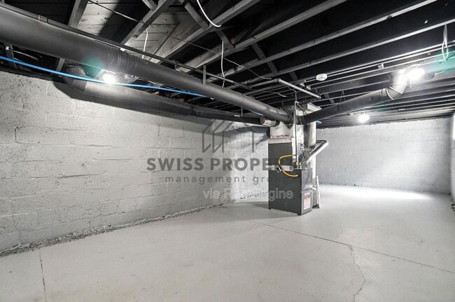 Building Photo - 887 E Livingston Ave