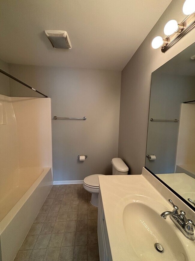 Building Photo - 402 Beaumont Cir