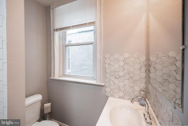 Building Photo - 5847 Willows Ave