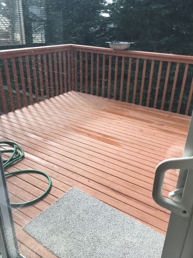 Building Photo - ***PENDING APPLICATIONS***Large 4 bedroom house that is Pet Friendly!