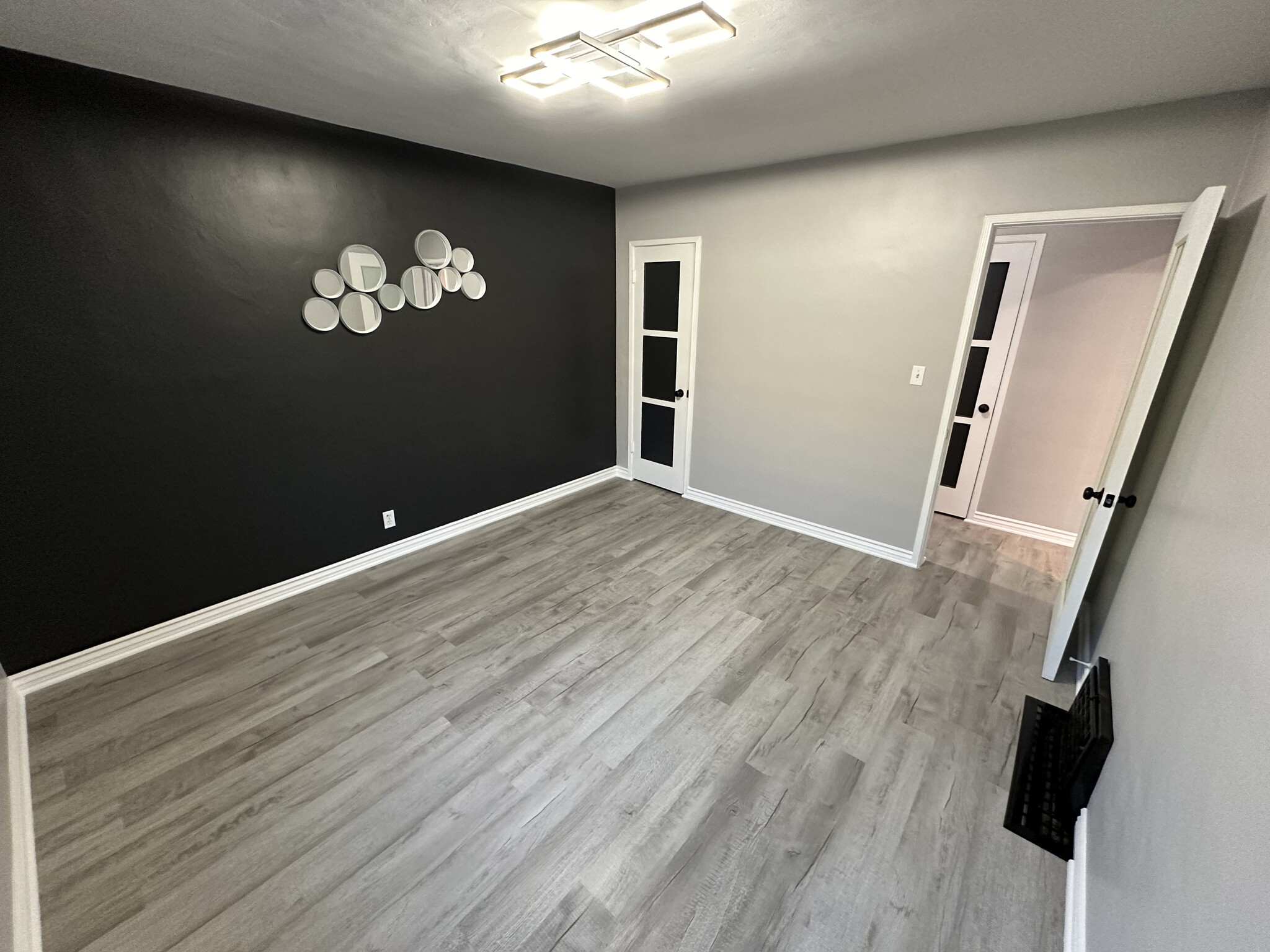 bedroom - 1220 N Cordova St