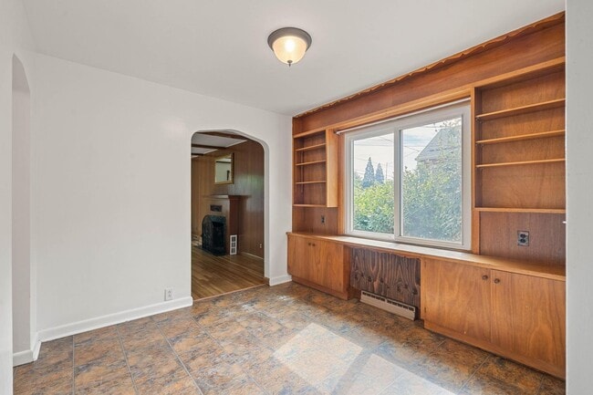 Building Photo - Amazing vintage 2-bdrm/2-bath Cully home—Giant garden, detached art studio, great location