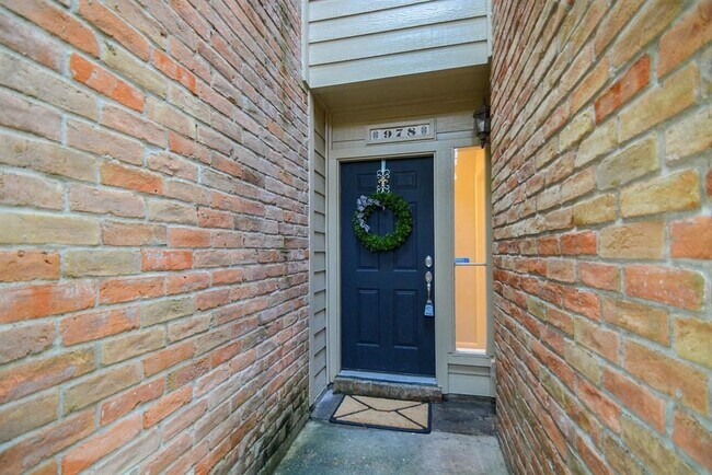 Building Photo - 978 Memorial Village Dr