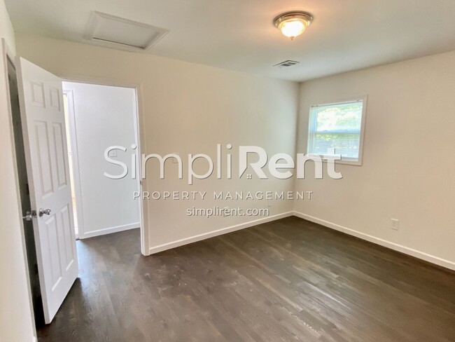 Building Photo - FULLY RENOVATED 3 / 2 Home - Available Now...