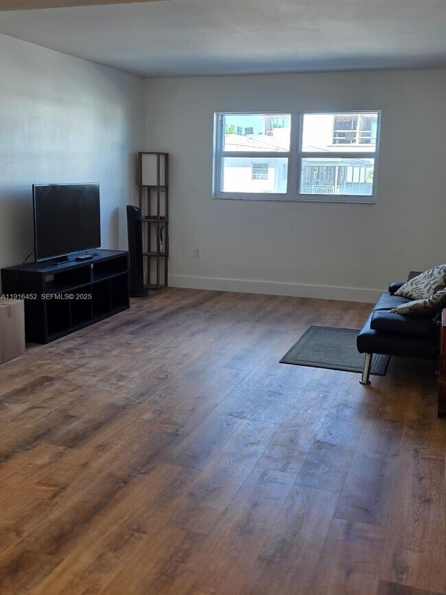 Building Photo - 7440 Harding Ave