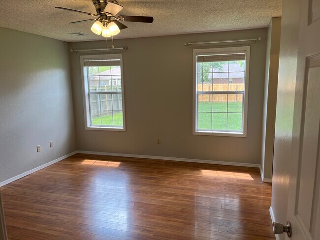 Master bedroom - 1004 S Dogwood St