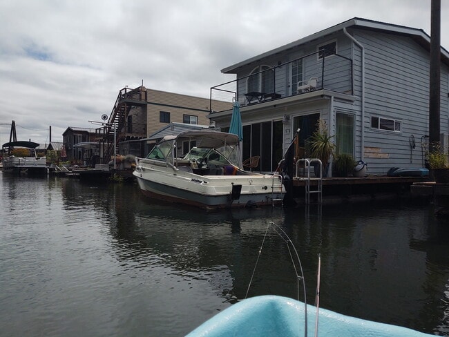 Primary Photo - 376 N Tomahawk Island Dr