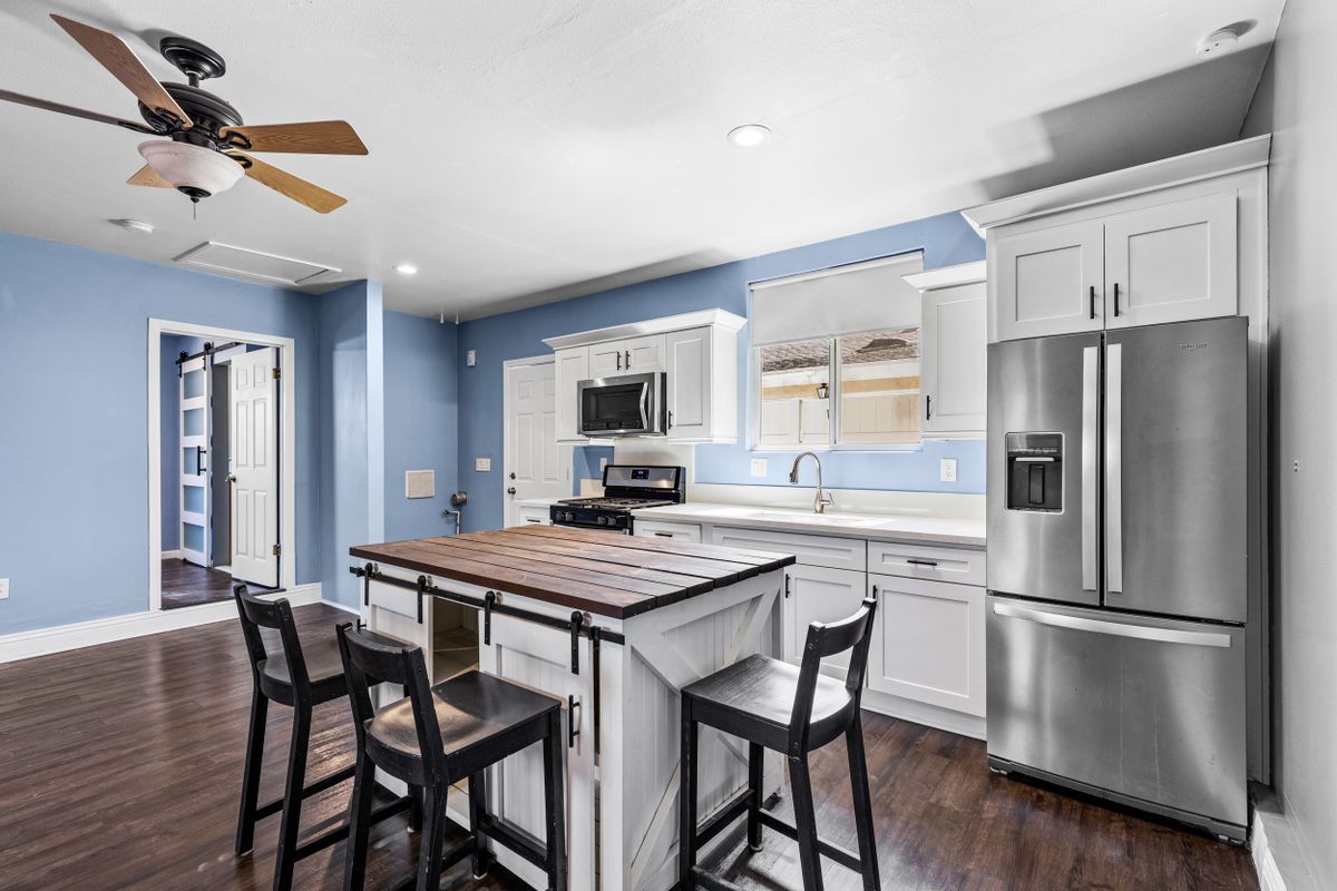 Building Photo - 19403 Welby Way