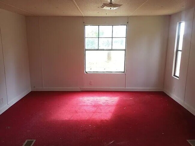 Building Photo - "Charming 2-Bed, 2-Bath Retreat in Laurens - Your Perfect Cozy Getaway!"