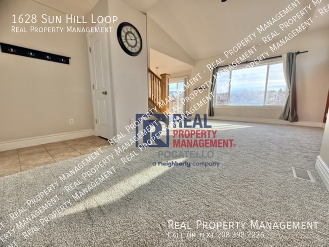 Building Photo - 1628 Sun Hill Loop