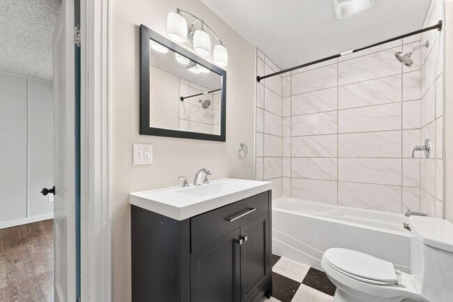 Building Photo - 512 E Cozy St