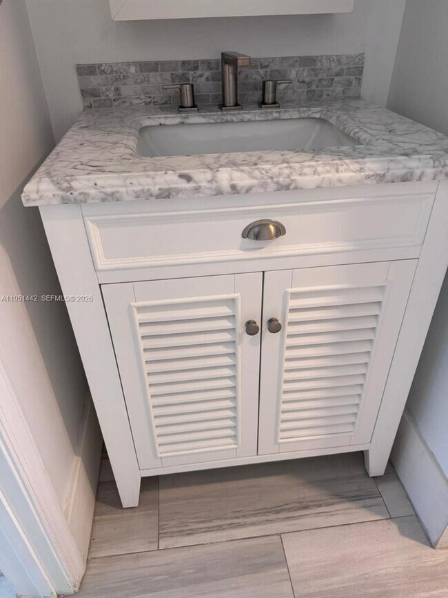 Building Photo - 5917 Vía Vermilya