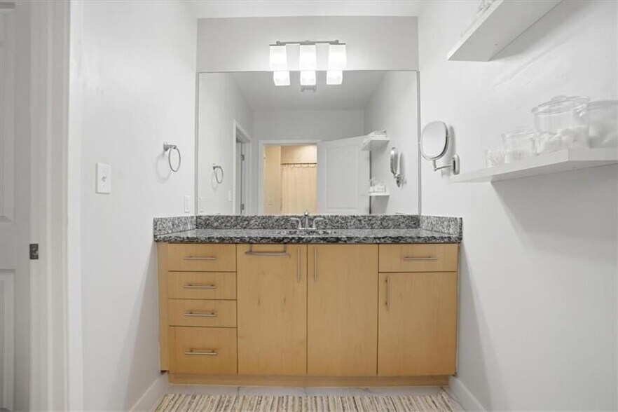 Building Photo - 923 Peachtree St NE