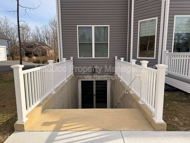 Building Photo - 10402 Laurel Ridge Way