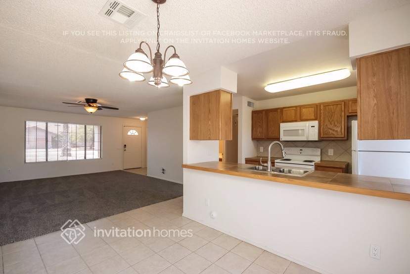 Building Photo - 3338 W Monona Dr