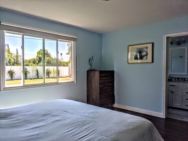 Building Photo - 6532 Gross Ave