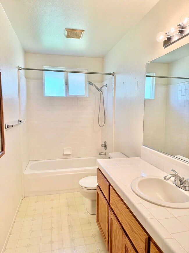 Building Photo - Beautiful Home in Amber Grove