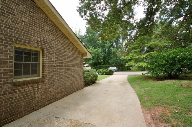 Building Photo - 1109 Drew Ln