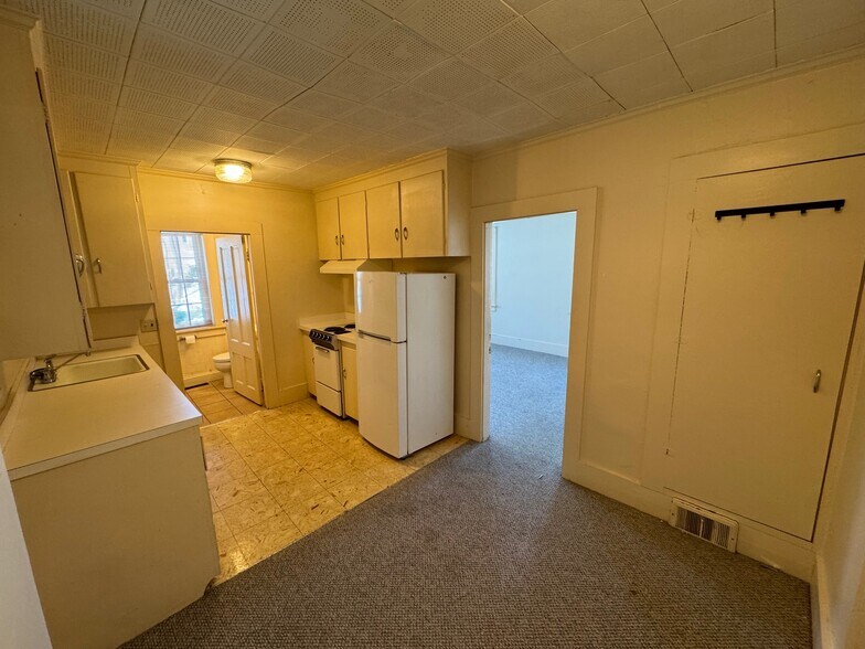 Building Photo - 38 Summer St