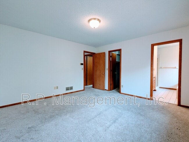 Building Photo - 12069 Wedgewood Dr NW