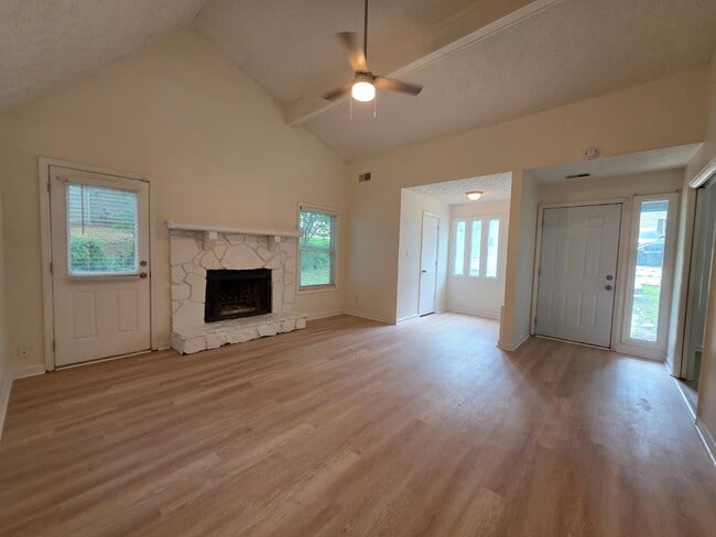 Building Photo - 450 Booth Cir SW
