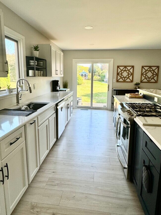 Building Photo - 61 Southgate Course