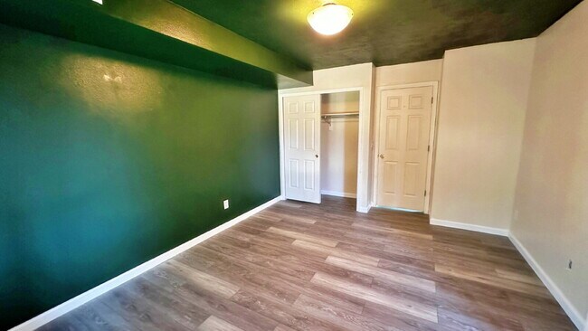 Building Photo - Quiet End Unit 3 Bed 2 Bath Townhome in Cherry Creek Schools Close to Cherry Creek Reservoir!! 2 ...