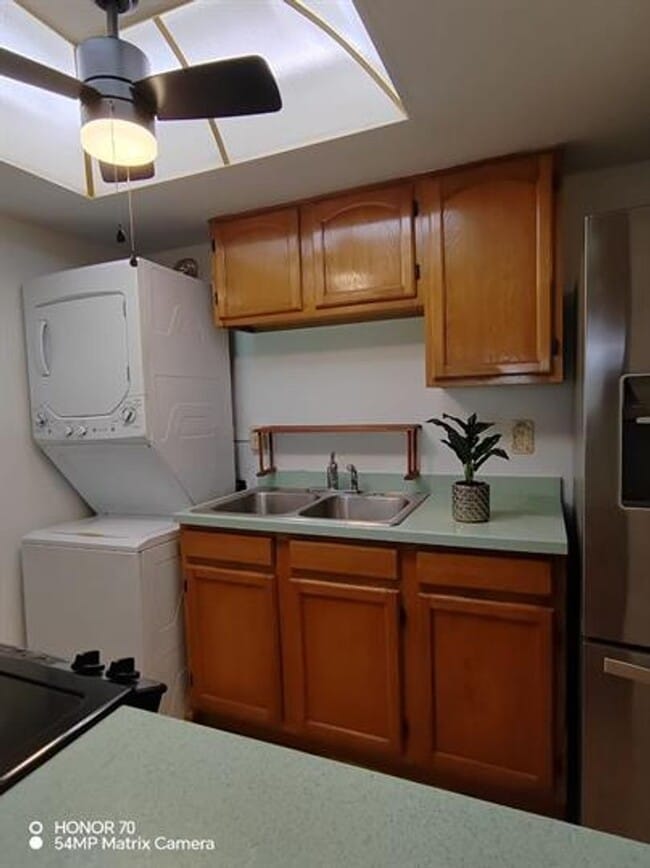 Building Photo - Welcome to Tampa Racquet Club – Where Comfort Meets Convenience!