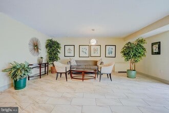 Building Photo - 7400 Lakeview Dr