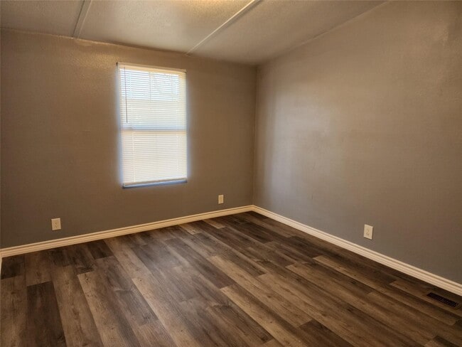 Building Photo - 17118 Choctaw Dr