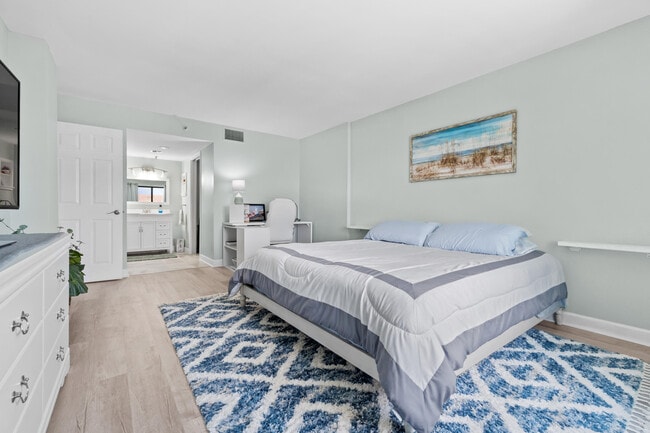 Building Photo - 801 S Ocean Dr